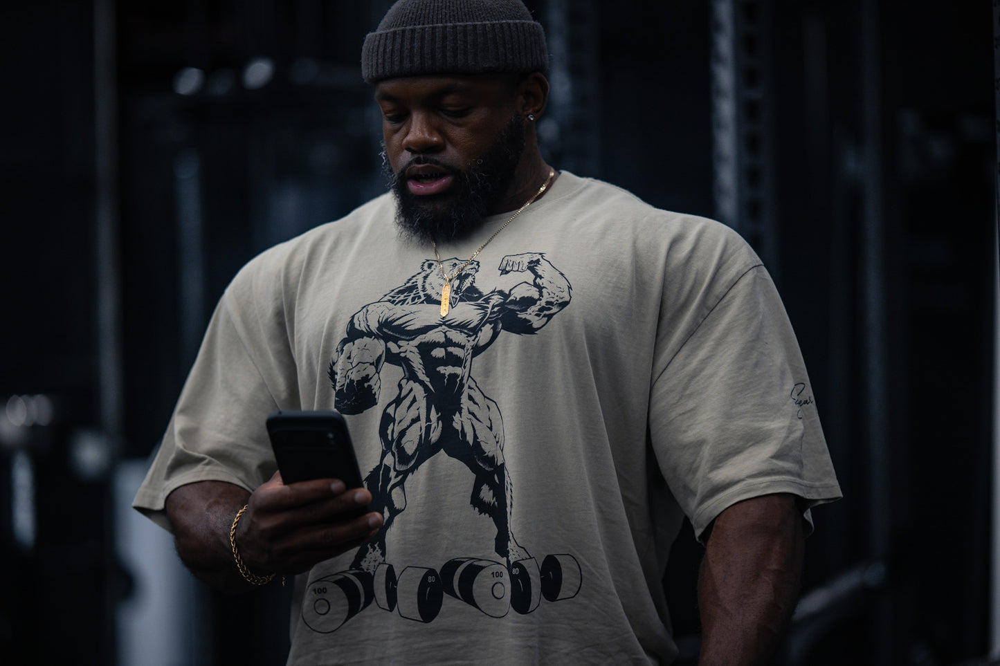 Bear Strong Men’s Oversized faded t-shirt with left sleeve signature - Bearclothing 