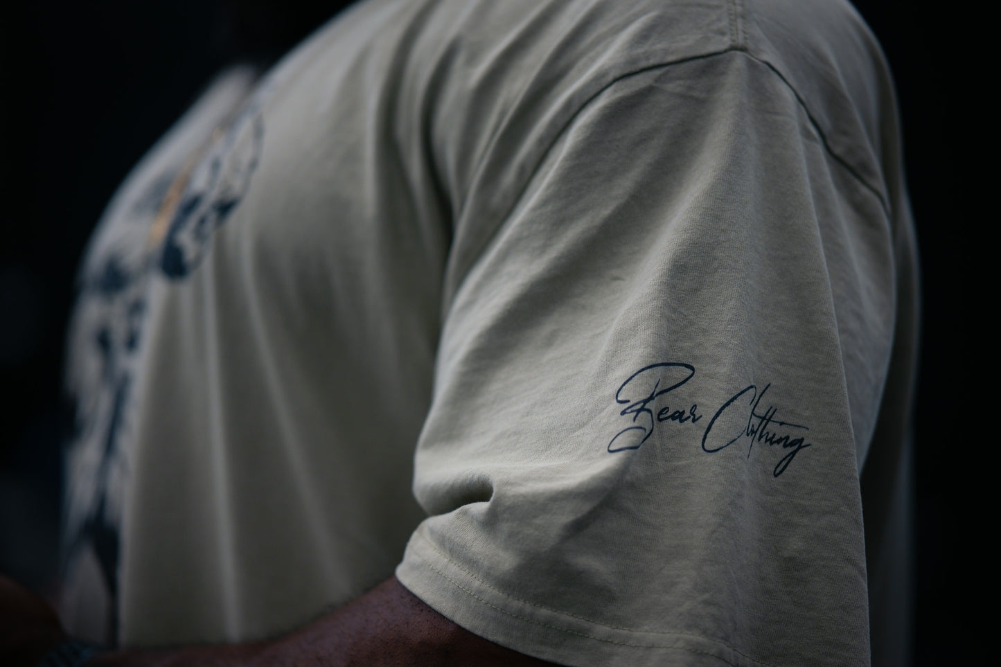 Bear Strong Men’s Oversized faded t-shirt with left sleeve signature - Bearclothing 